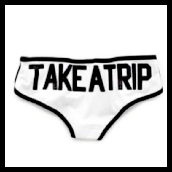 💕ⓅⒾⓃⓀ ⓋⓈ Extra Low Rise Hipster Panties NWT💕 - Picture 1 of 4